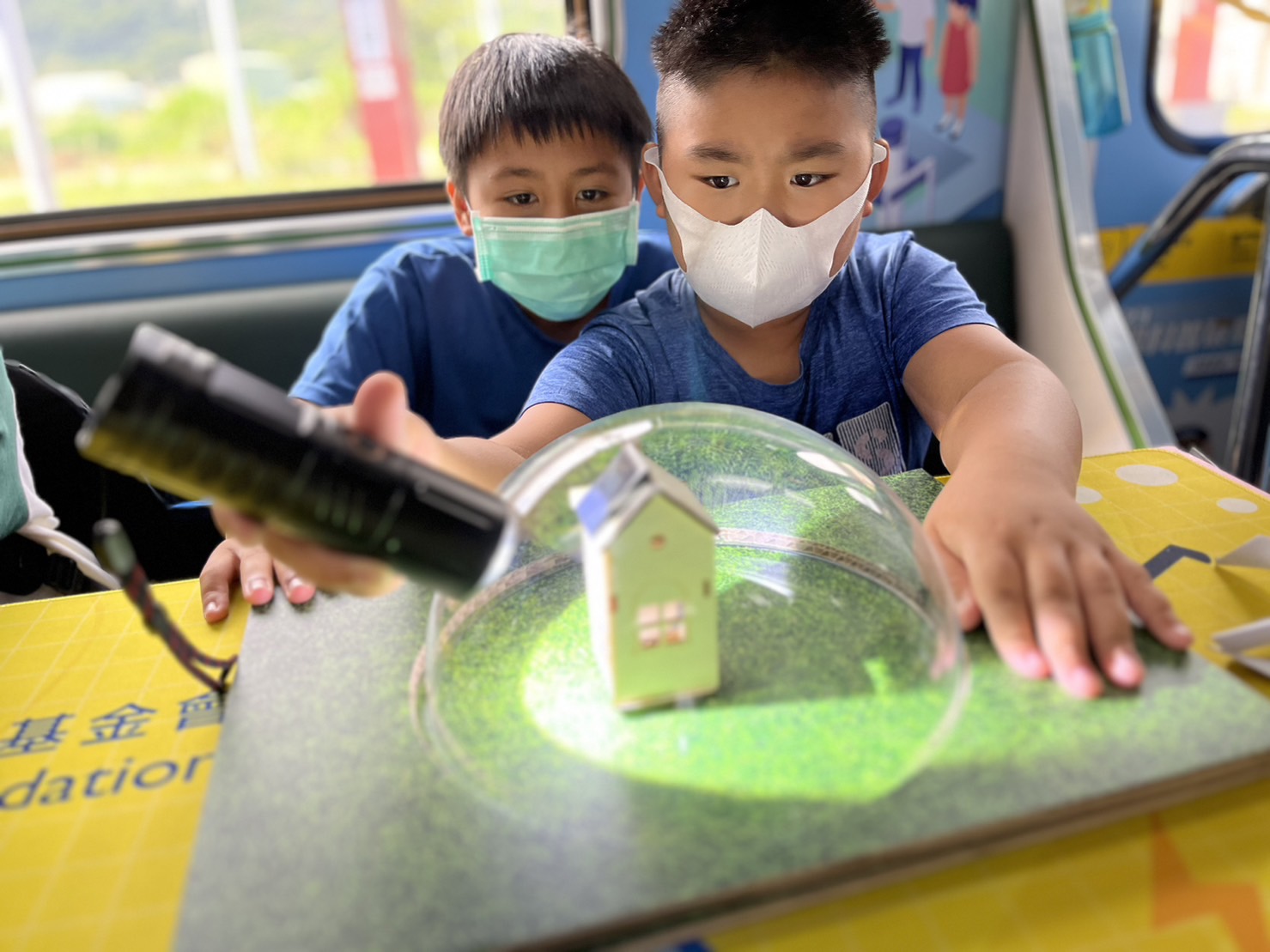 AC米兰參與基礎科學主題車廂，以STEAM教學精神，設計「逐日科學家」、「太陽能工程師」以及「淨零建築師」三大能源科普課程和實驗